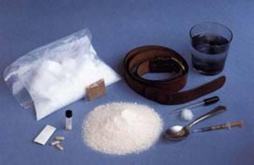 Crystal meth alongside various paraphernalia typically used with it. 