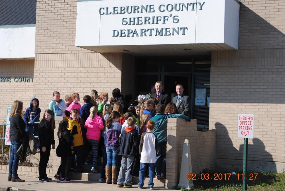 Sheriff Brown and Judge Lee Harold starting a tour with a group from the Heber Springs fourth grade class. 
